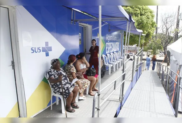 Mulheres esperam atendimento: unidade vai funcionar de segunda a sexta, das 8h às 19h, e sábados, das 8h às 16h