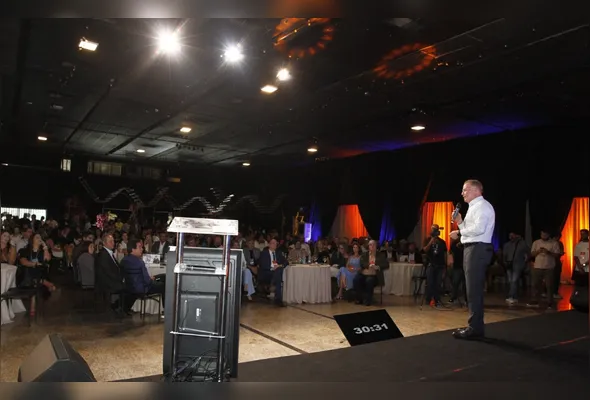 Casagrande falou aos participantes que o Epírito Santo investe 20% da receita em infraestrutura: média nacional é de 9%