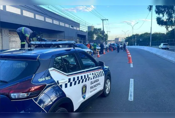 Viatura da Guarda Municipal de Vila Velha participa das ações de fiscalização de motocicletas na orla da cidade
