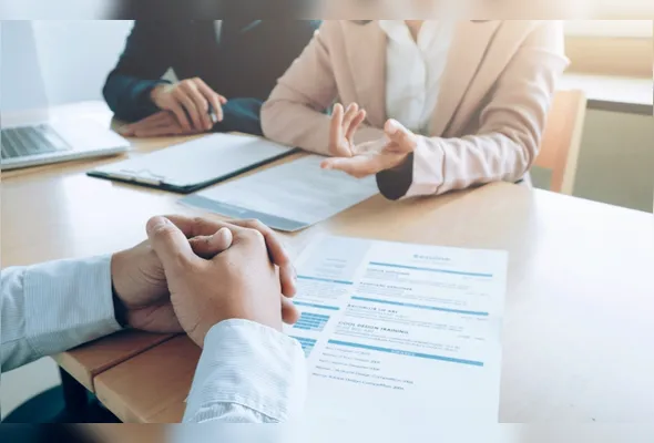 Mercado mais competitivo eleva exigências e cobra qualificação além do diploma em profissões tradicionais