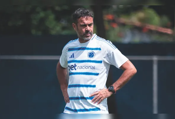 Artur Jorge tenta blindar o elenco do Cruzeiro da má fase e aposta em uma resposta imediata no torneio continental