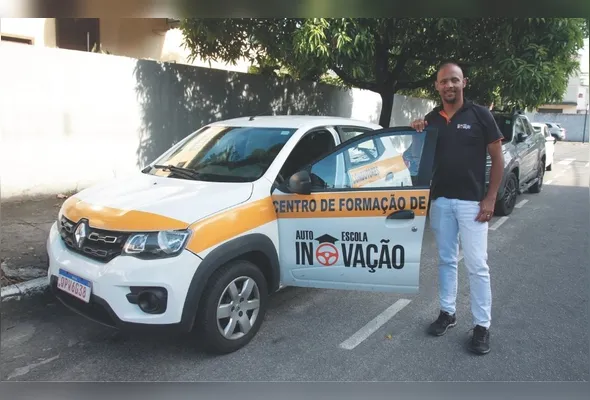 O instrutor de autoescola Wellington Pereira diz que deixar o carro morrer é uma conduta que pode trazer riscos