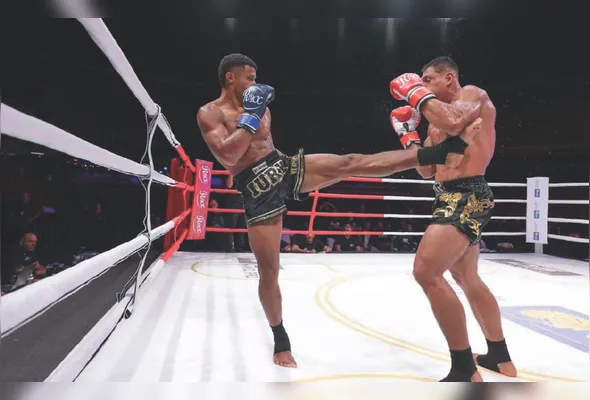 Iury Souza (esquerda) enfrenta o carioca Leandro Cardoso na categoria até 85 kg do 9º Coliseu Fight Club