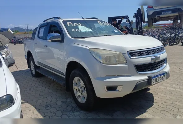 Leilão eletrônico do Detran|ES oferece veículos conservados aptos a voltar à circulação; a picape é um dos veículos leiloados