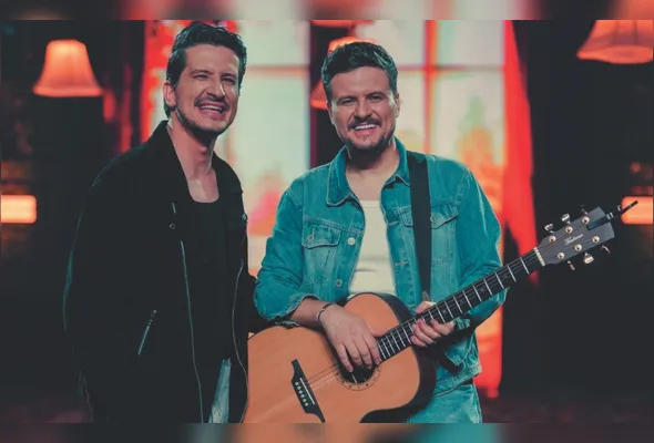 Composta por André Santoro, Felipe Santoro e Neto Schaefer, a canção carrega a essência que sempre marcou a trajetória da dupla: letras congregacionais