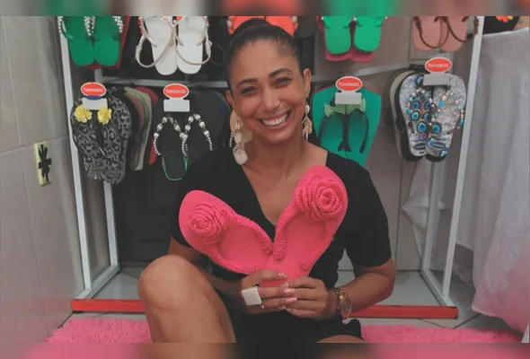 Cristiane: chinelos personalizados