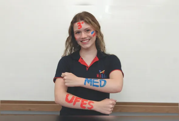 Beatriz Lamonica Abreu, 18, comemora o 3º lugar em Medicina na ampla concorrência e a aprovação na USP