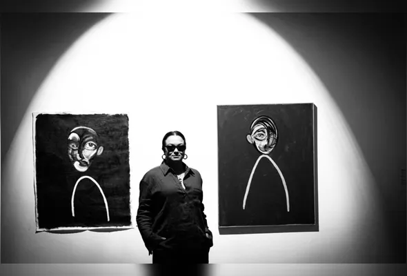 Obras de Milena Almeida exploram o coração como força de movimento, energia e transformação