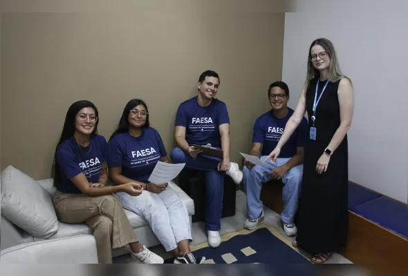 Alunos de Psicologia conduziram o grupo terapêutico “Como Somos Ouvidos” sob orientação da professora Jéssica Borges, criando vínculos e rede de apoio entre participantes