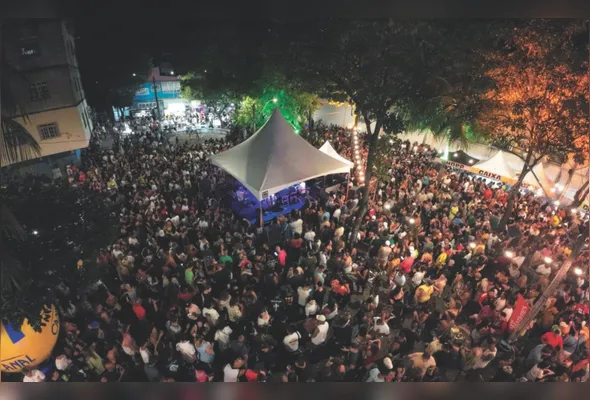 Samba do Bentos que é realizada na Ilha dos Bentos, em Vila Velha, atrai milhares de pessoas
