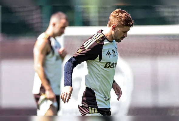 Arrascaeta,  que mudou de visual, será titular no meio-campo do Flamengo