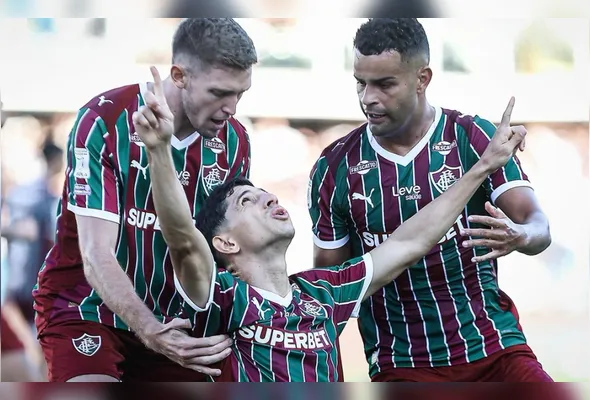 Imagem ilustrativa da imagem Fluminense vira no fim sobre Santos de Neymar, em jogo com golaços na Vila