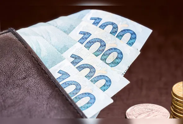 Dinheiro de empréstimo na carteira: risco menor na operação permite juros mais baixos e prazos flexíveis