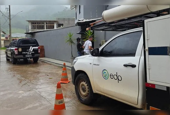 Equipes da EDP e da Polícia Civil flagraram a fraude na residência