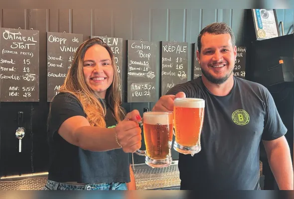 Douglas e Hanyelle, criadores da Bullter Beer, pioneira no Espírito Santo ao produzir cerveja artesanal com pimenta-rosa, especiaria símbolo de São Mateus