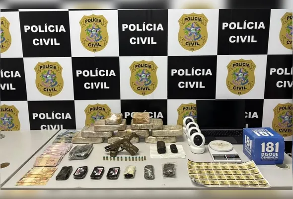 Material apreendido pela Polícia Civil no imóvel da Serra