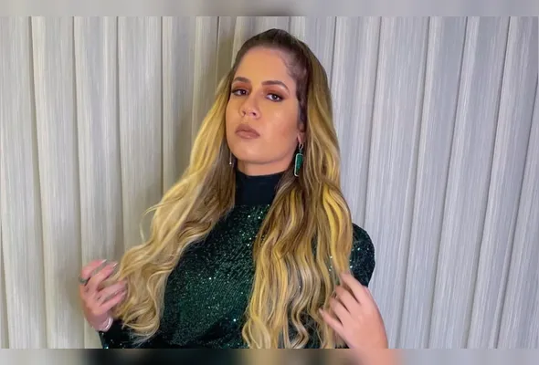 Composições chegam oficialmente às plataformas de áudio em versões da própria artista