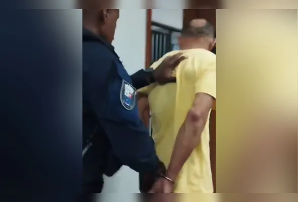 Homem foi autuado por dirigir sob a influência de álcool e sem CNH