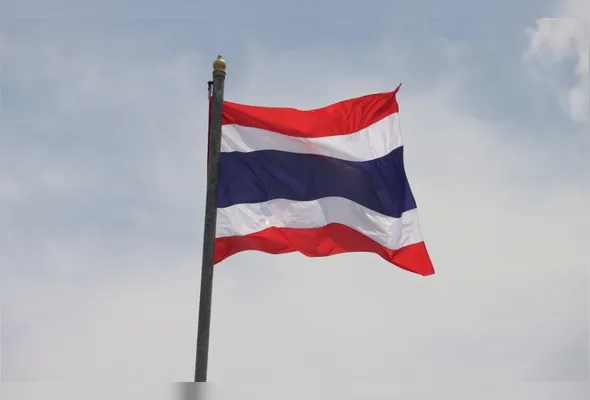 Imagem ilustrativa da imagem Na Tailândia, adolescente toma arma de policial, ataca estudantes e mata diretor