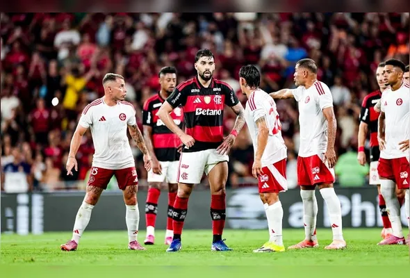 Na estreia de Paquetá no Maracanã, Flamengo apenas empata com o Inter e é vaiado