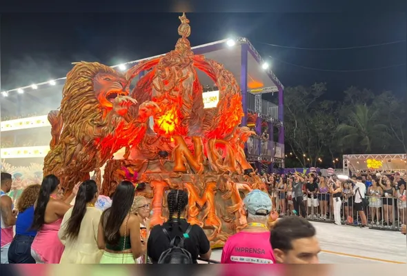 A passagem da escola acabou sendo um dos momentos mais comentados da noite
