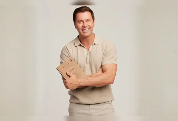 A obra também dialoga com uma experiência marcante da própria trajetória do autor.