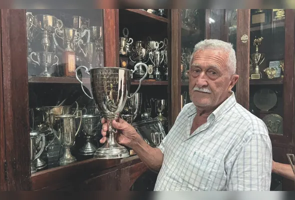 O pecuarista, Gilto Domingues, possui um museu particular onde guarda mais de três mil troféus dedicados à raça Nelore