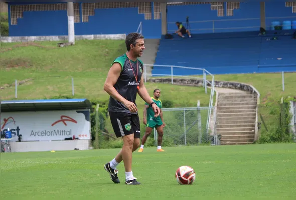 Time é treinado por João Burse