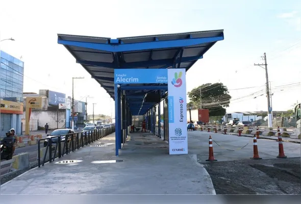 Estação do Expresso GV na avenida Carlos Lindenberg: espaços são cobertos e monitorados