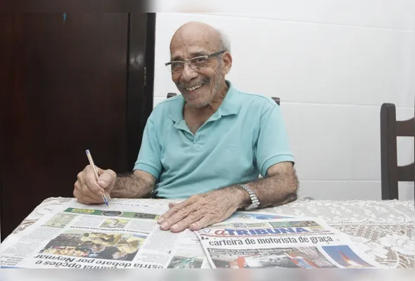 Gedeon Alves Oliveira, de 92 anos, é assinante do jornal A Tribuna e está na torcida para ganhar uma Smart TV LG Nanocell de 65 polegadas
