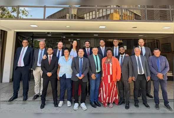 Grupo favorável ao parlamentar