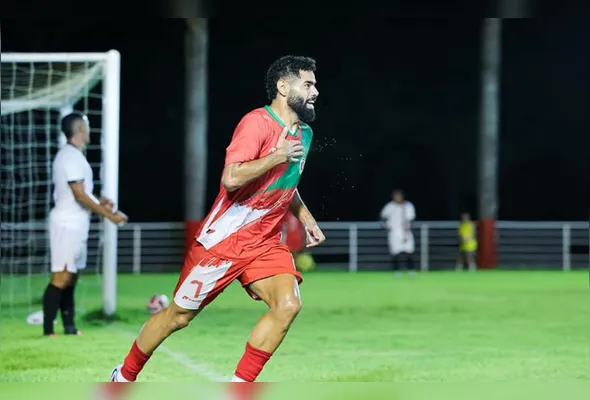 David comemora o primeiro gol do Real Noroeste na partida de ontem
