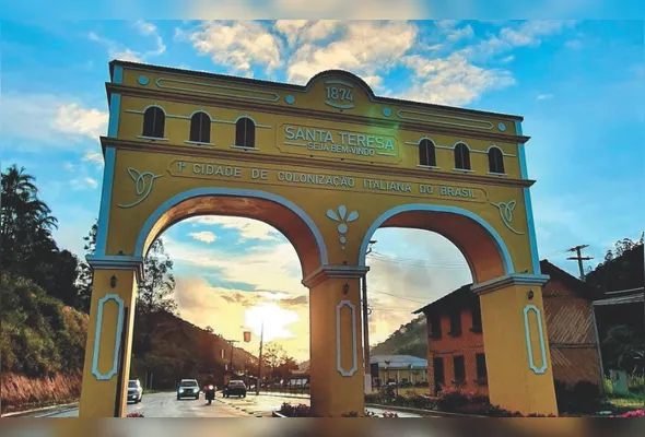 Portal de  Santa Teresa: cidade é reconhecida por lei federal como pioneira da imigração italiana no País desde 2018