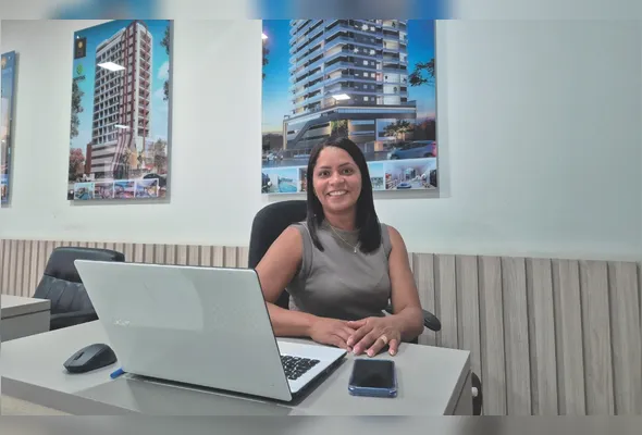 Rayzza Negri, que foi aluna do curso Transações Imobiliárias, diz que plataforma deixa o estudante bem amparado