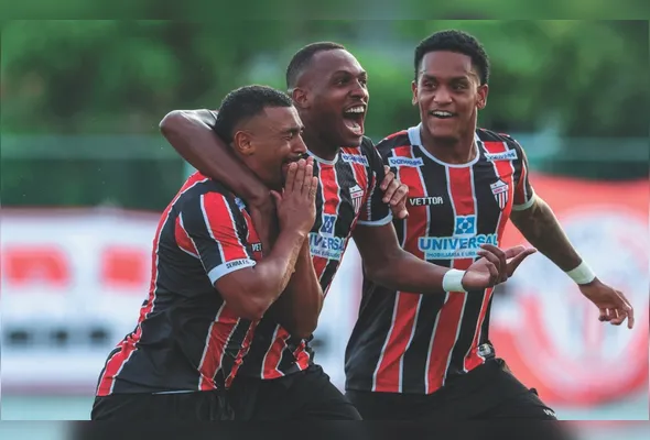 Dandan comemora o gol que garantiu o Serra na decisão contra o Porto