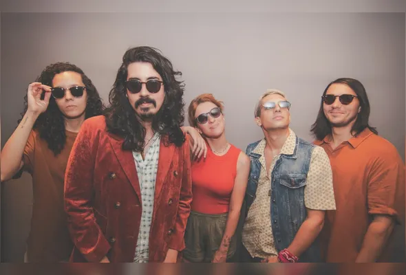 Maressa Machado, Vitu, Thaysa Pizzolato, Ronnie Silveira e Luiz Magnago se reúnem no palco para noite especial