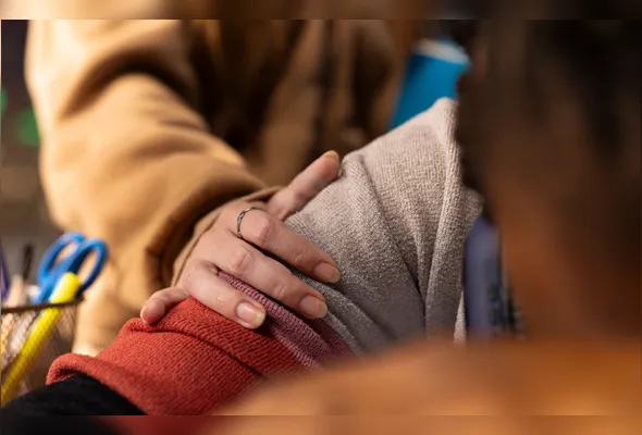 Gestos de apoio e empatia fortalecem vínculos e fazem bem à saúde mental