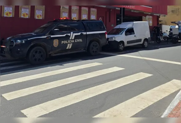 No local foi flagrada uma ligação direta de energia que impedia o registro do consumo de energia elétrica no estabelecimento