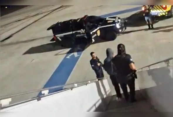 Suspeito foi preso no Aeroporto de Guarulhos, em São Paulo, após ser deportado
