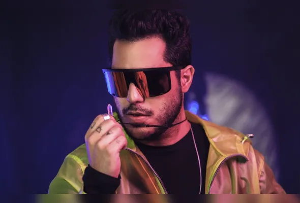 “Vou cantar essas músicas ao vivo e do jeito que tem que ser: no trio, com o povo cantando junto”, diz Tomate