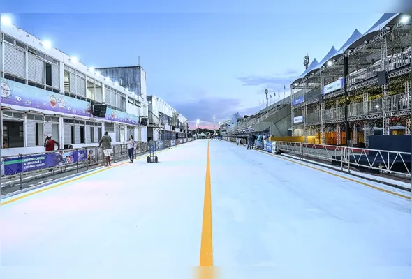 Sambão do Povo reúne foliões noite adentro ao som de Alan Venturin e Leandro Sapucahy