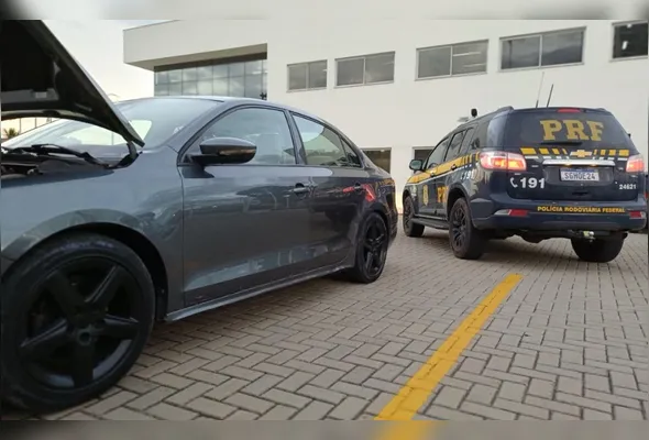 Veículos foram apreendidos e encaminhados, juntamente com os condutores, para a delegacia