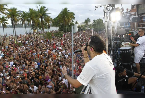 Cantor Tomate animou a multidão