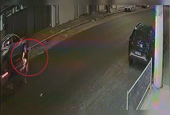 Imagem ilustrativa da imagem VÍDEO | Mulher é atropelada por motocicleta em avenida de Vila Velha