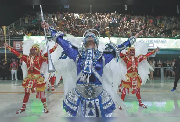Desfile das escolas de samba do ano passado: novas regras para quem vai acompanhar
a folia nas arquibancadas