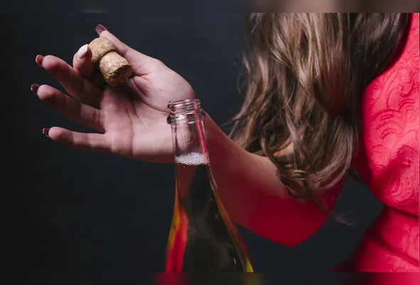 Entre as causas de mortes e internações motivadas pelo uso do álcool estão desde o alcoolismo até a cirrose.