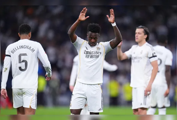 O jogador brasileiro Vinicius Junior, do Real Madrid, durante a partida contra o Deportivo Alavés, válida pelo Campeonato Espanhol, no Estádio Santiago Bernabéu, em Madri, na Espanha, nesta terça-feira, 21 de abril de 2026