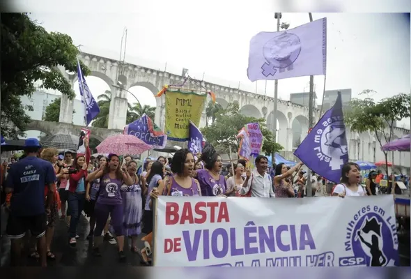 Manifestação das mulheres contra o feminicídio no Brasil