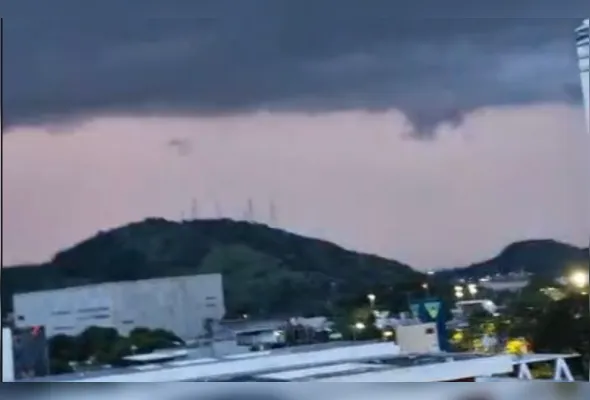 Vitória registrou cerca de 30 milímetros de chuva em pouco mais de 1 hora