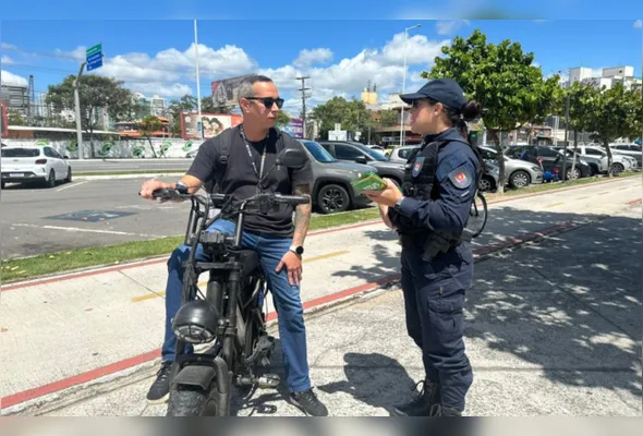 Guarda de Vitória realiza ações educativas sobre uso de bicicletas elétricas